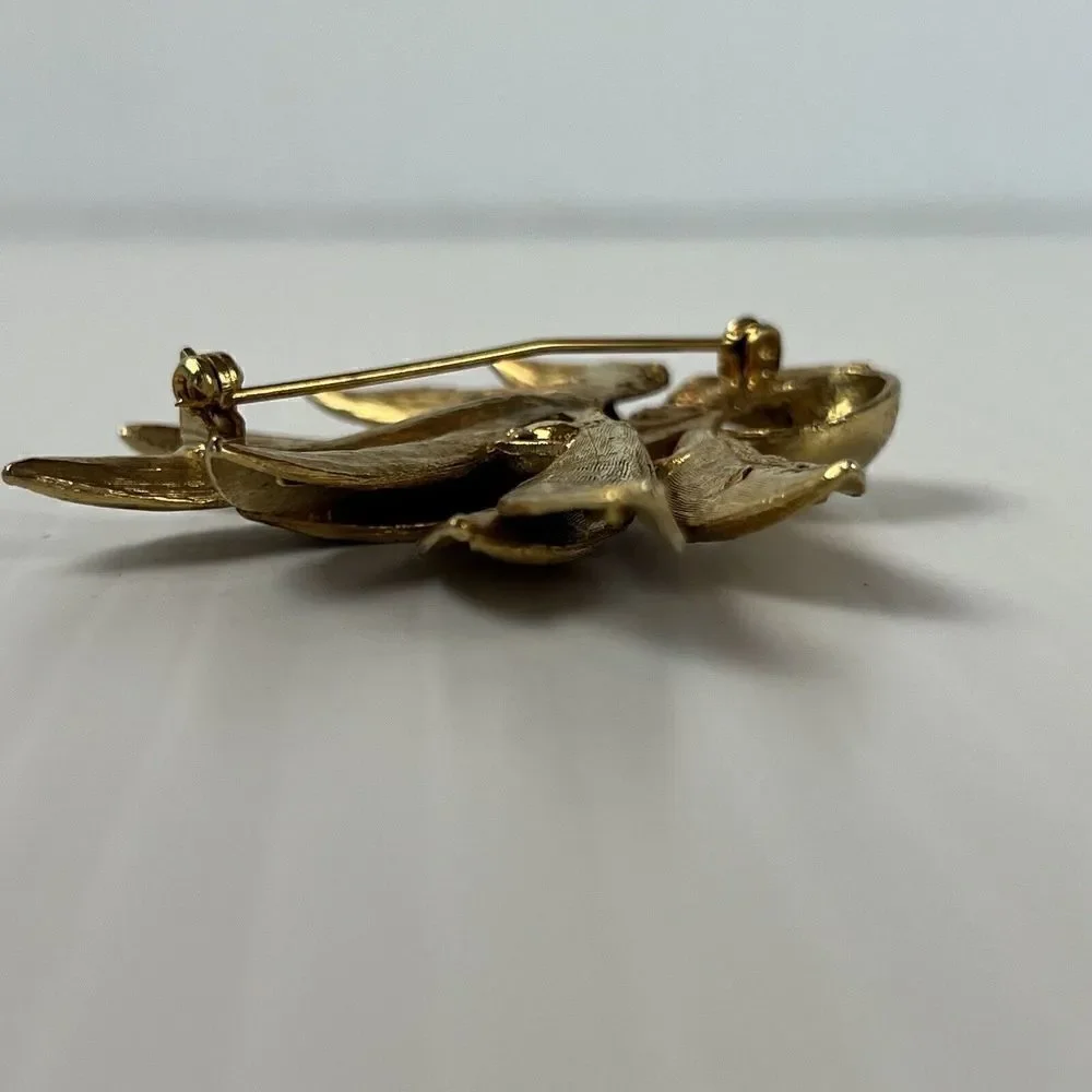 Vintage Flower Feather Texture Brooch Gold Tone Pin